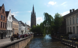 Kanal mit Blick auf die Liebfrauenkirche.