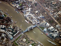 Die Tower Bridge aus der Luft.