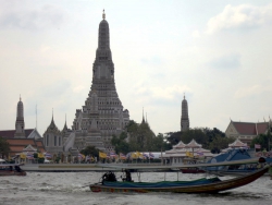 Wat Arun vom Schiff aus.