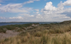 Das Oosterschelde-Sperrwerk aus der Ferne …