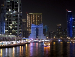 Dubai Marina bei Nacht