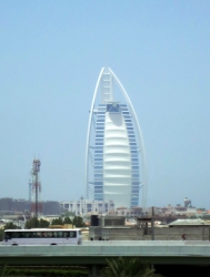 Das Wahrzeichen Dubais: Der Burj Al Arab.