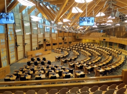 Sitzungssaal im Scottish Parliament.