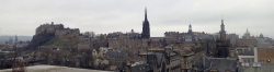 Rundumblick auf die Altstadt von Edinburgh.