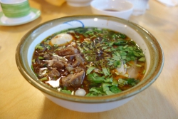 Leckere Suppe im Gansu Köken.