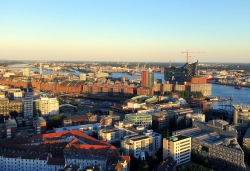 Blick auf die Speicherstadt von (vom Turm der St.-Michaelis-Kirche).