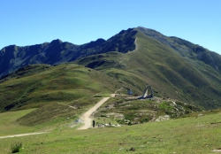 Wanderweg zum Krahberg-Gipfel.