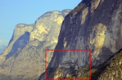 Die Höhlenburg mit dem Castello di San Gottardo.