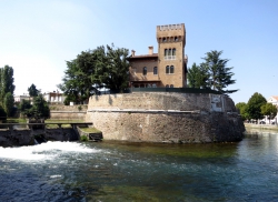 Alte Stadtmauer und Wehrturm.