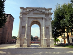 Arco dei Gavi.