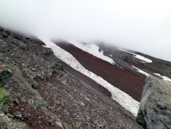 Über 3200 Meter liegt dann auch noch etwas Schnee.