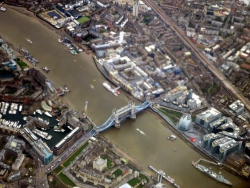 Die Tower Bridge aus der Luft.