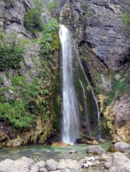 Wasserfall „Ujëvara e Grunasit“.