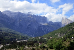 Über den Berg geht die Wanderung nach Vusanje.