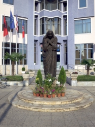 Mutter-Teresa-Denkmal in Shkodër.