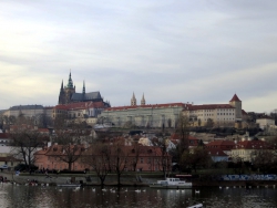 Aussicht auf die Prager Burg von der Karlsbrücke aus.