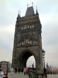 Der Altstädter Brückenturm als Zugang zur Karlsbrücke.