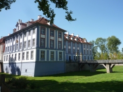 tag03_bild03_obernzenn_blaues_schloss