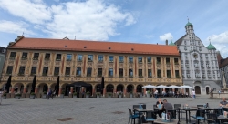 Ehem. Steuerhaus (links) und Rathaus (rechts) von Memmingen