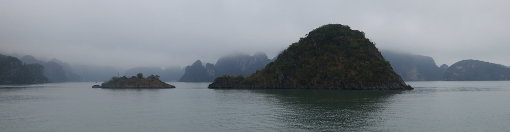 Nebel in der Halong-Bucht.