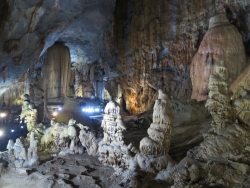 Die Höhle weiß durch ihre zahlreichen Formationen zu begeistern.