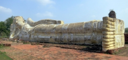 Der liegende Buddha in Wat Lokaya Sutha.