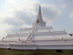 Wat Phu Khao Thong.