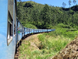 Diesmal in Blau unterwegs mit dem 1006 Podi Manike.