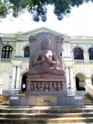 Eingang zum Buddhist Museum.