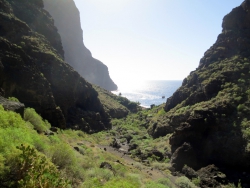 Blick aufs Meer, am Ende der Schlucht.