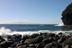 Steinstrand – im Hintergrund La Gomera.