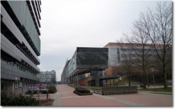 Der Uni-Campus der Naturwissenschaften und das IFZ-Gebäude.