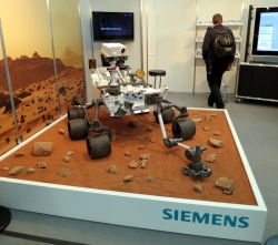 Das Mars-Rover-Modell am Siemens-Stand.