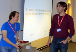Daniel Holbach und David Planella beim Linux-Quiz.
